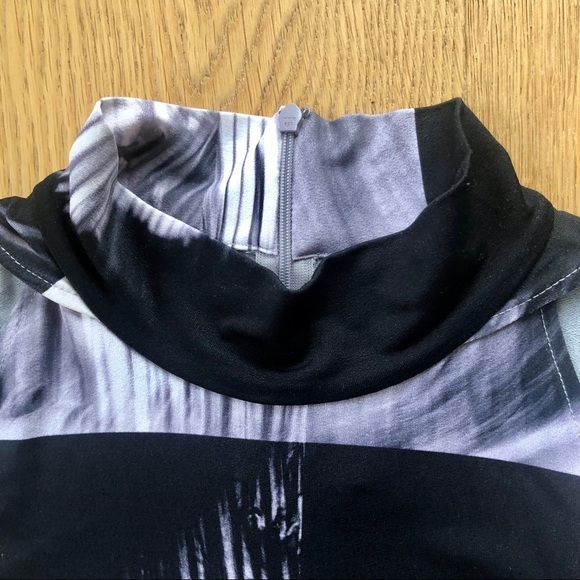 NWT Paul Smith DIGITAL PRINT MOCK NECK SLEEVELESS TOP PURPLE -M - Picture 7 of 10